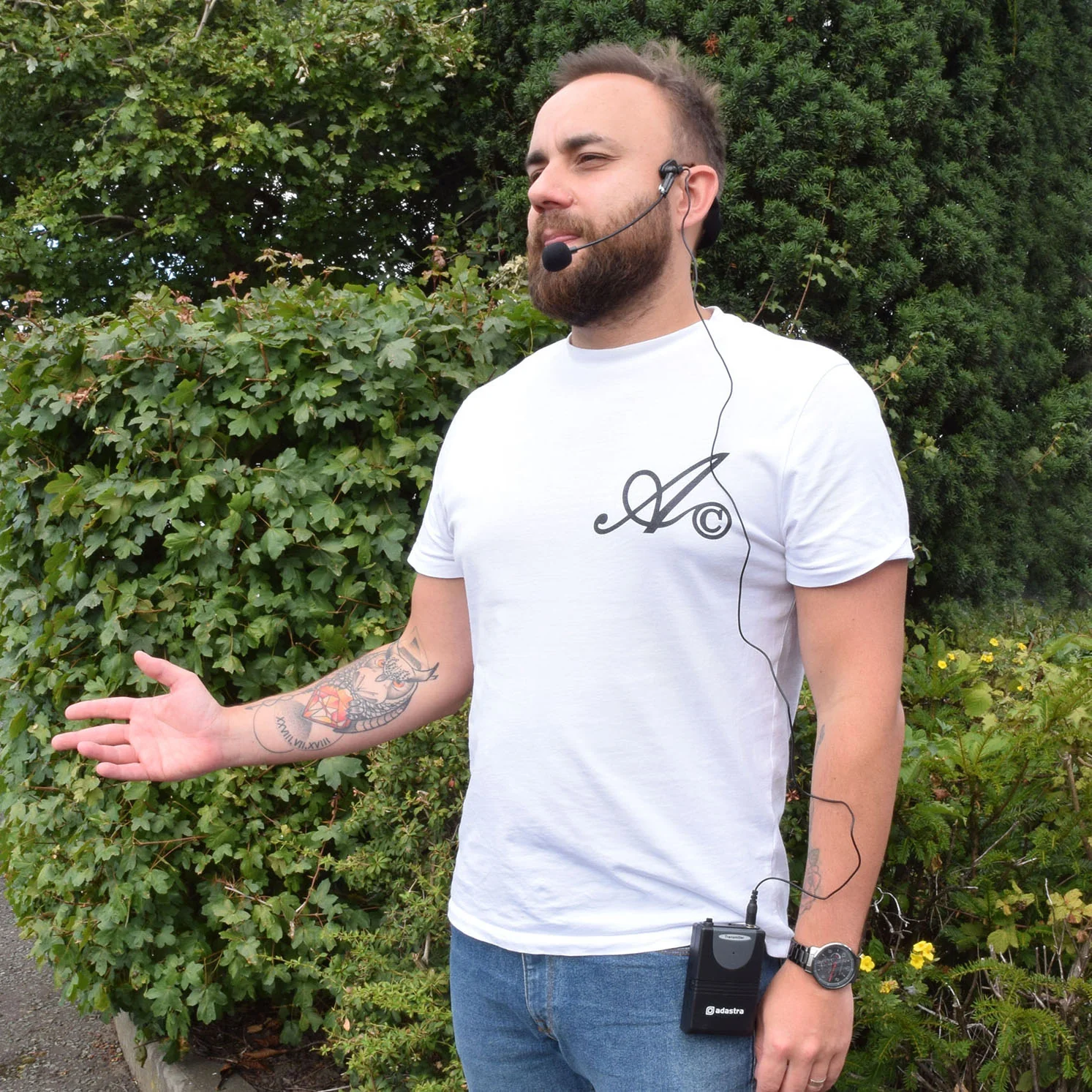 Handheld PA with Neckband Mic, USB, FM & Bluetooth - Image 5